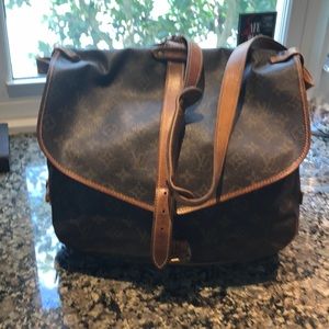 Louis Vuitton messenger